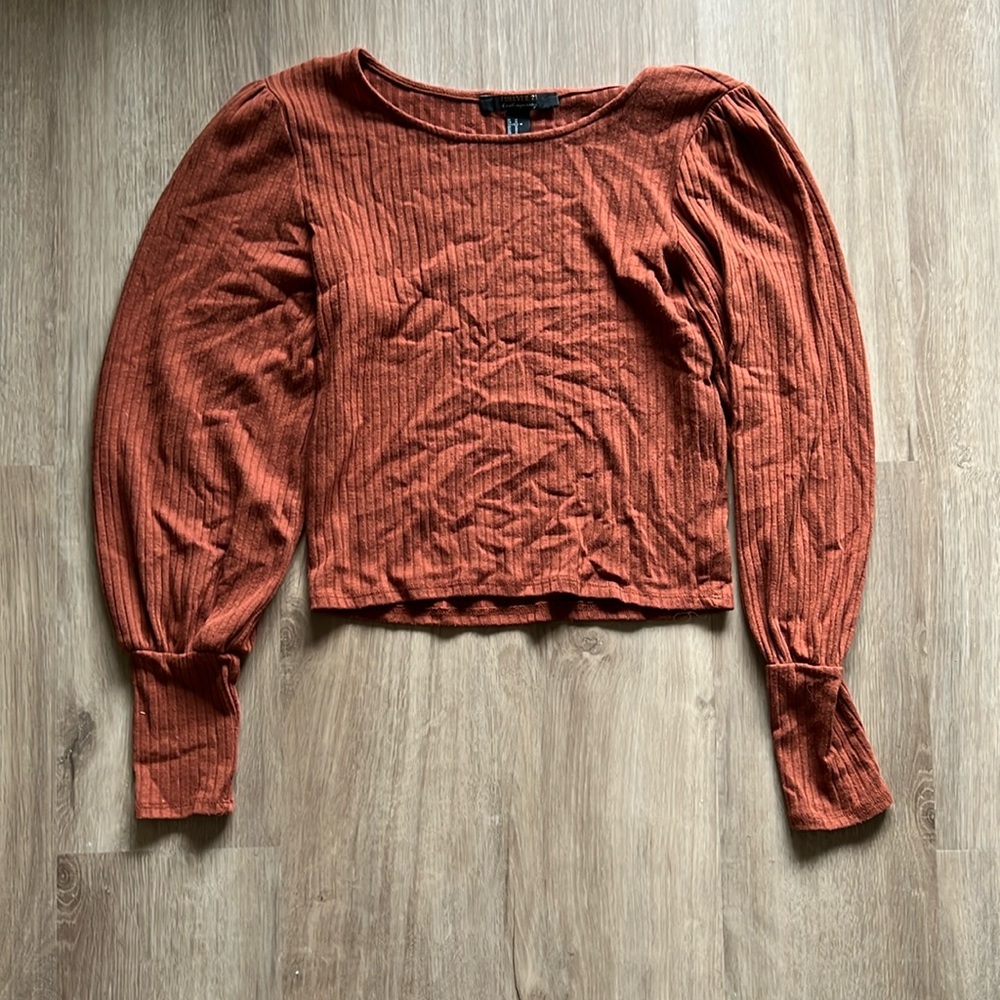 Ribbed long sleeve with balloon sleeves